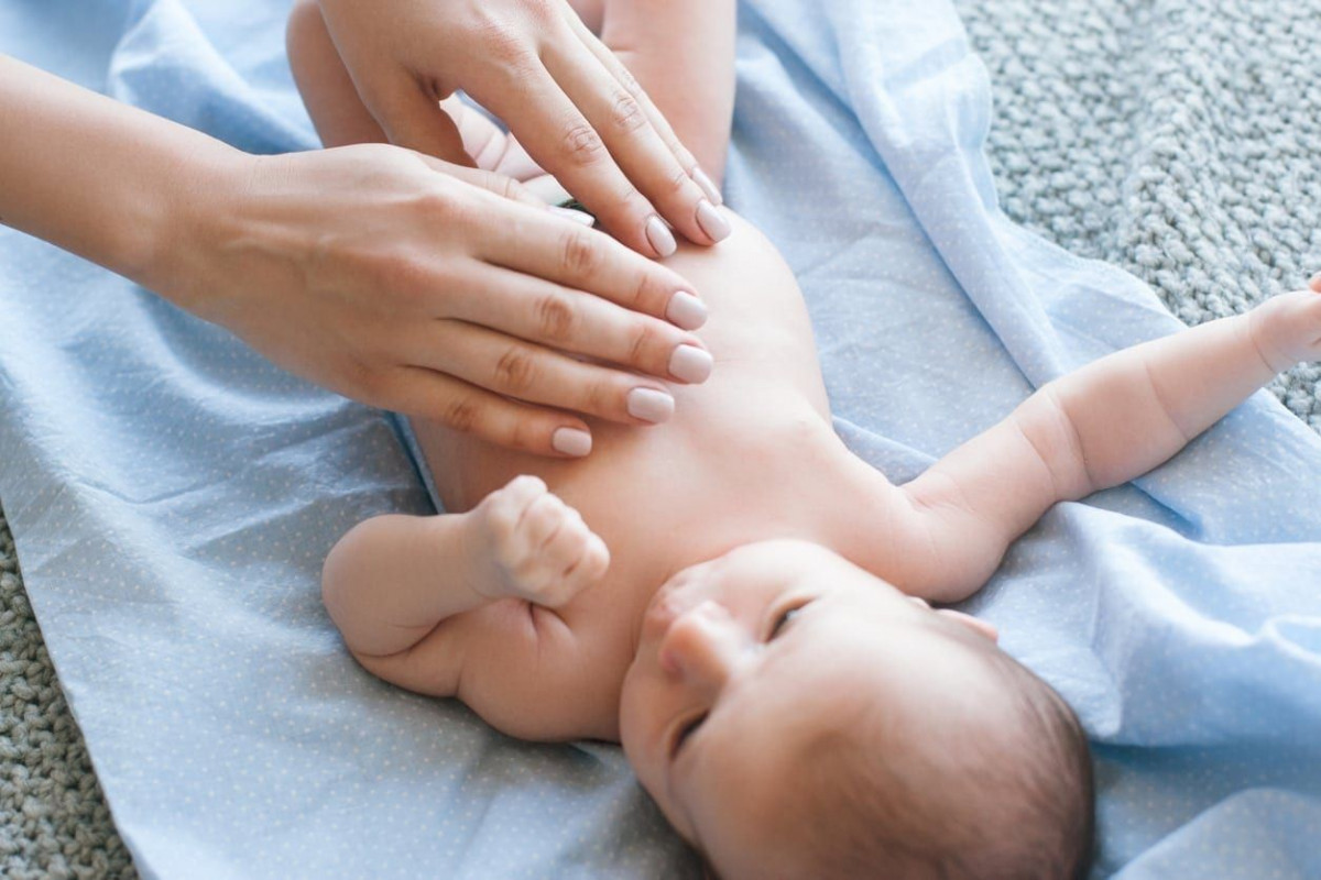 Cara mengatasi perut kembung pada bayi
